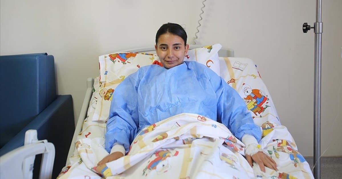 Bulantı şikayetiyle hastaneye götürülen çocuğun karnından saç yumağı çıktı