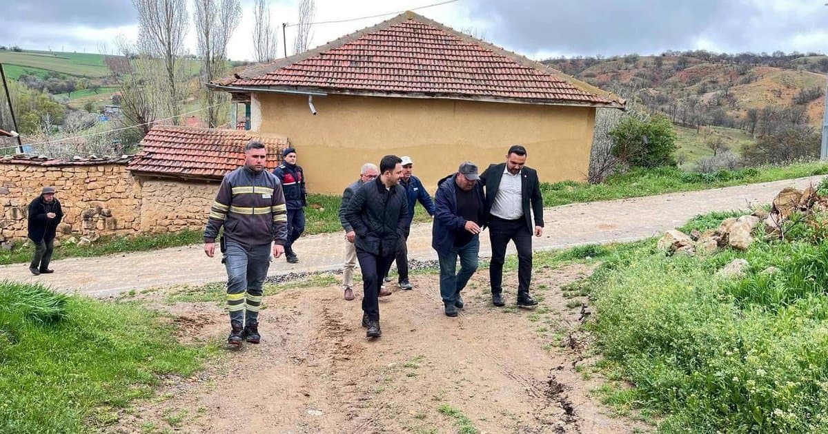 Kırıkkale'de sağanak sonrası toprak kayması: 9 yapı hasar gördü