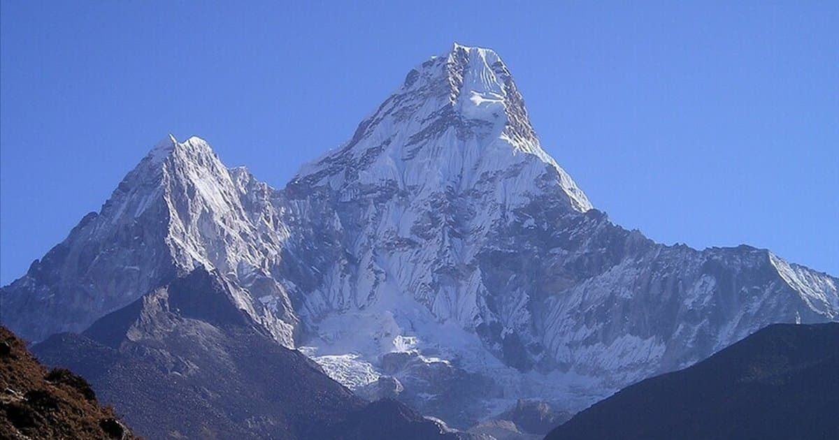Everest Dağı'nda bahar tırmanış sezonu açıldı