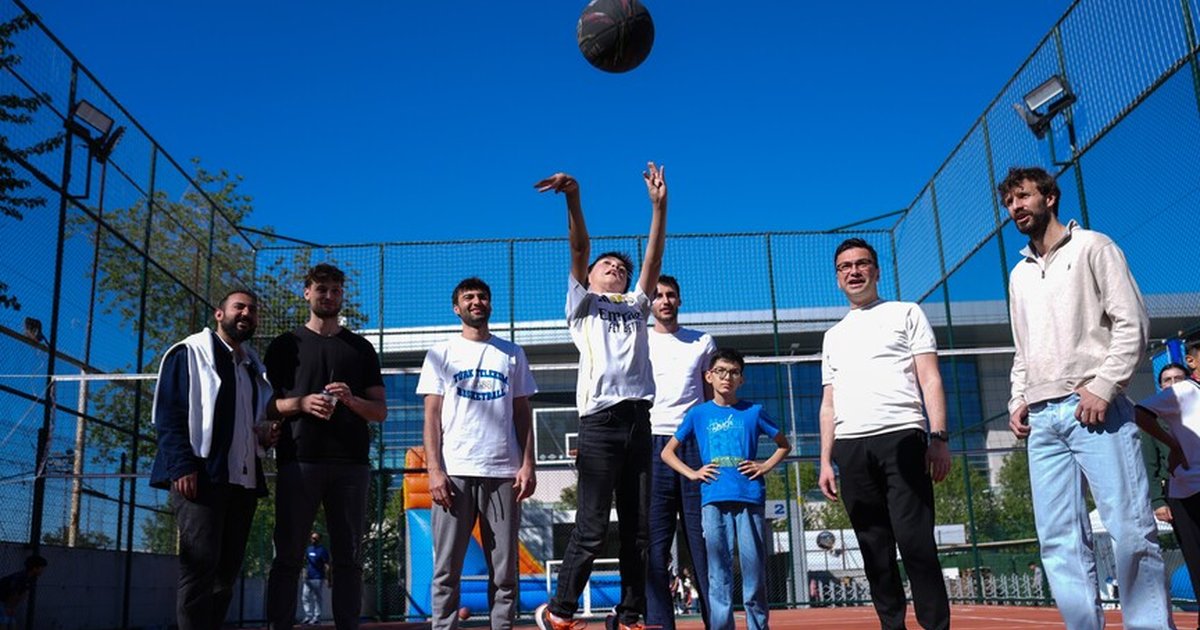 Türk Telekom Basketbolcular Çocuklarla Buluştu