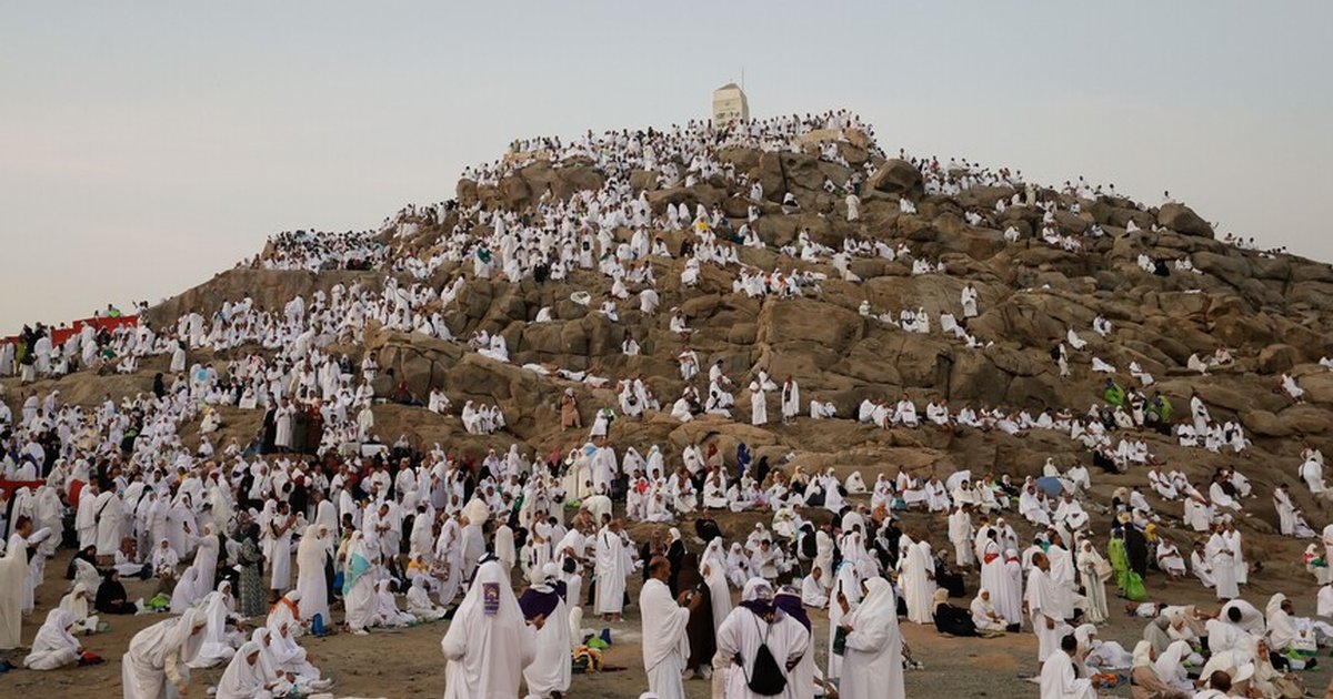 Hacı adayları Arafat'a yürüyor