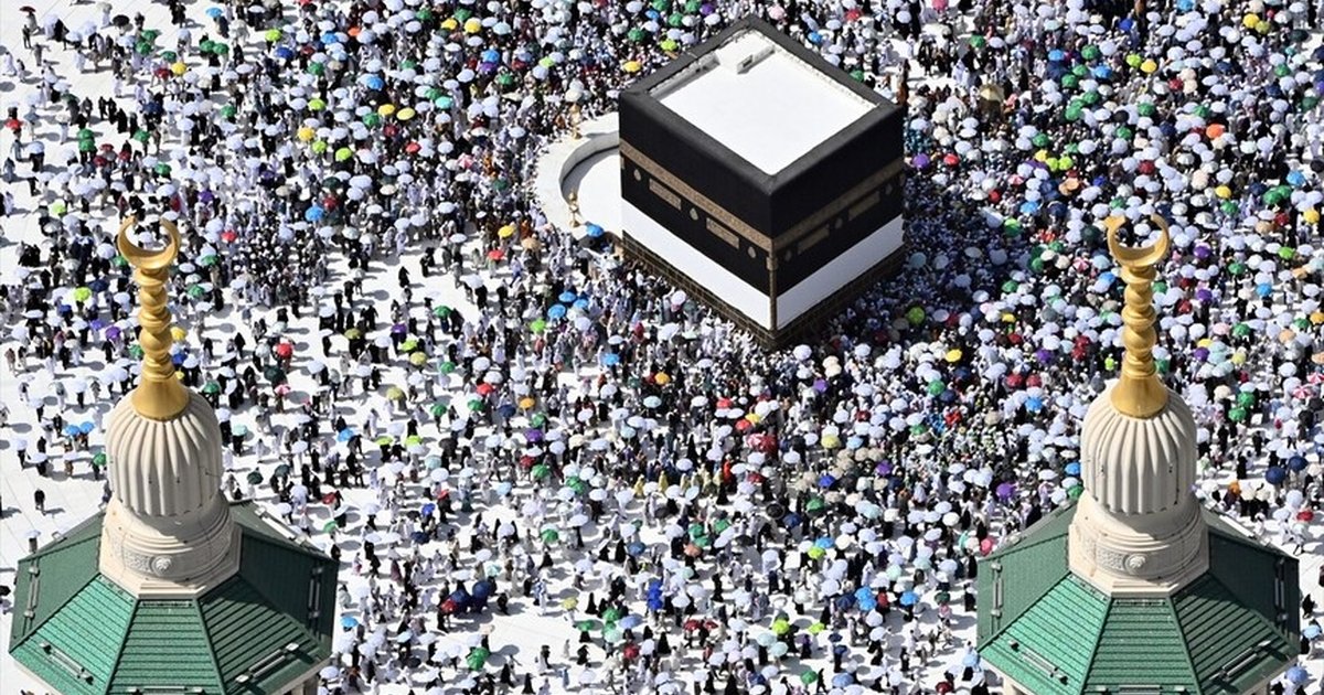 Hacılar Veda Tavafıyla Kabe'den Ayrılıyor
