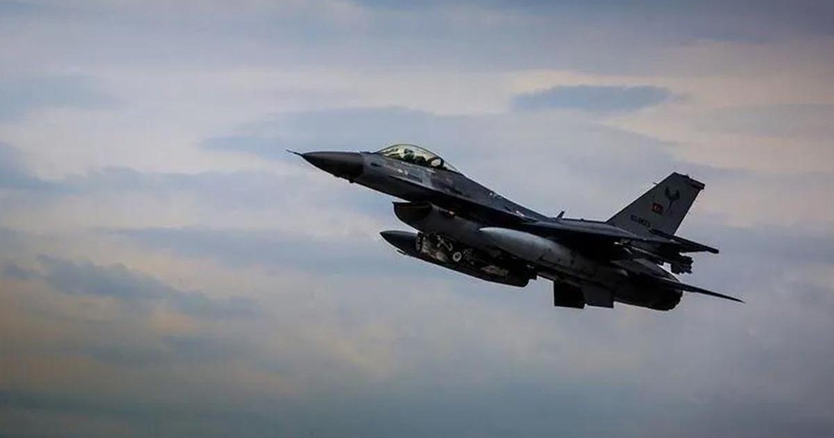 Polonya uçağında kaçırılma paniği Türk F-16ları harekete geçti