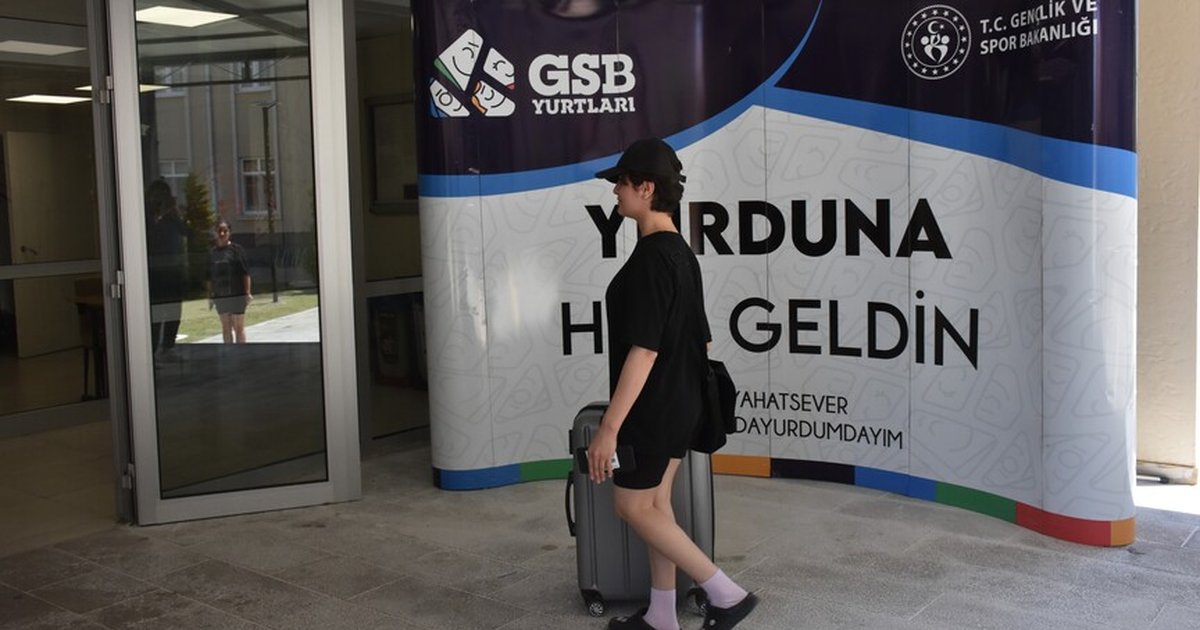 Bakan Bak'tan gençlere ücretsiz konaklama imkanı