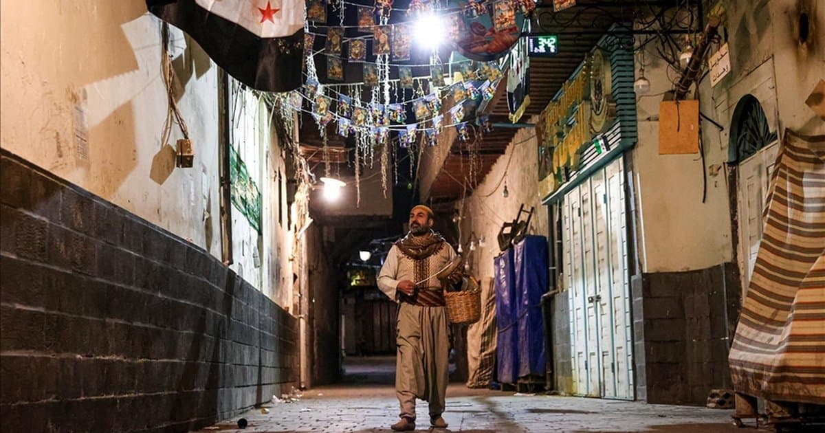 Suriyeli Davulcu Mahmud Savvan Ramazan Geleneğini Sürdürüyor