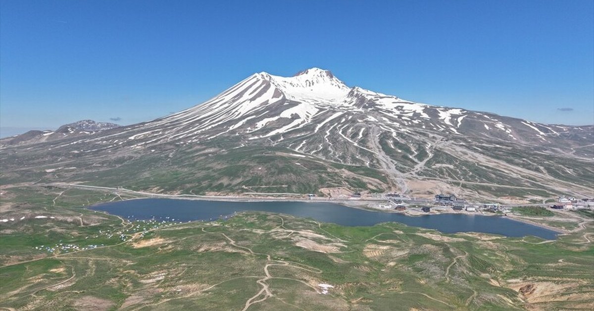 Erciyes Dağı'ndaki Tekir Göleti Kar Sularıyla Doldu