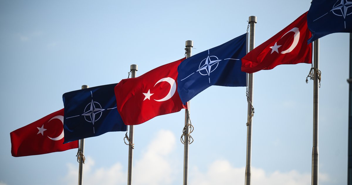 PTT'den NATO Zirvesi'ne Özel Anma Pul