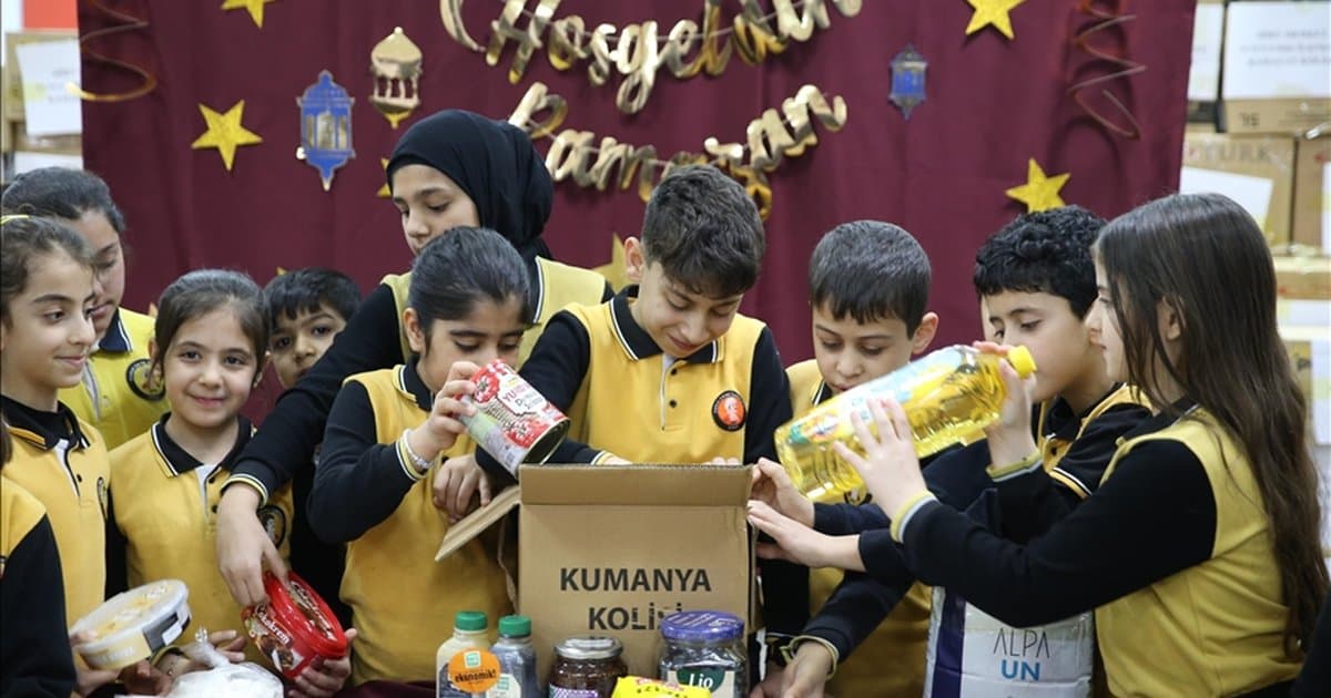 Siirt'te ilkokul öğrencileri ramazanda yardımseverlik örneği gösterdi