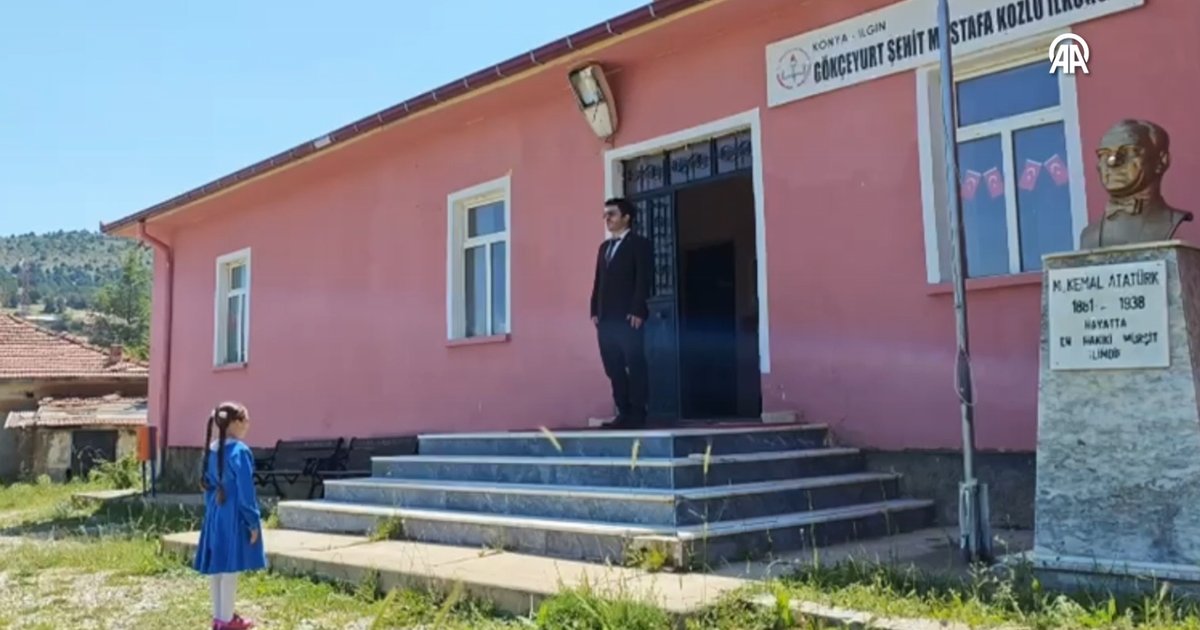 Konya'da tek öğrencili okulda karne sevinci