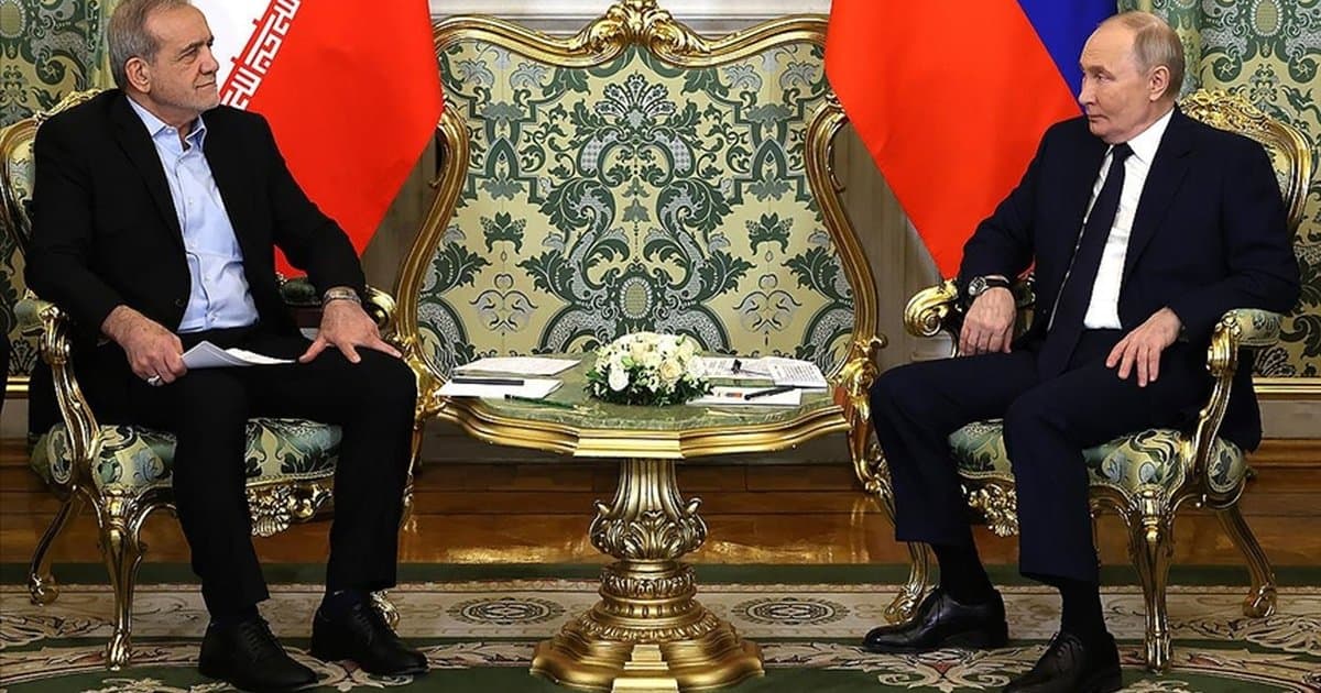 Putin ile Pezeşkiyan telefonda görüştü