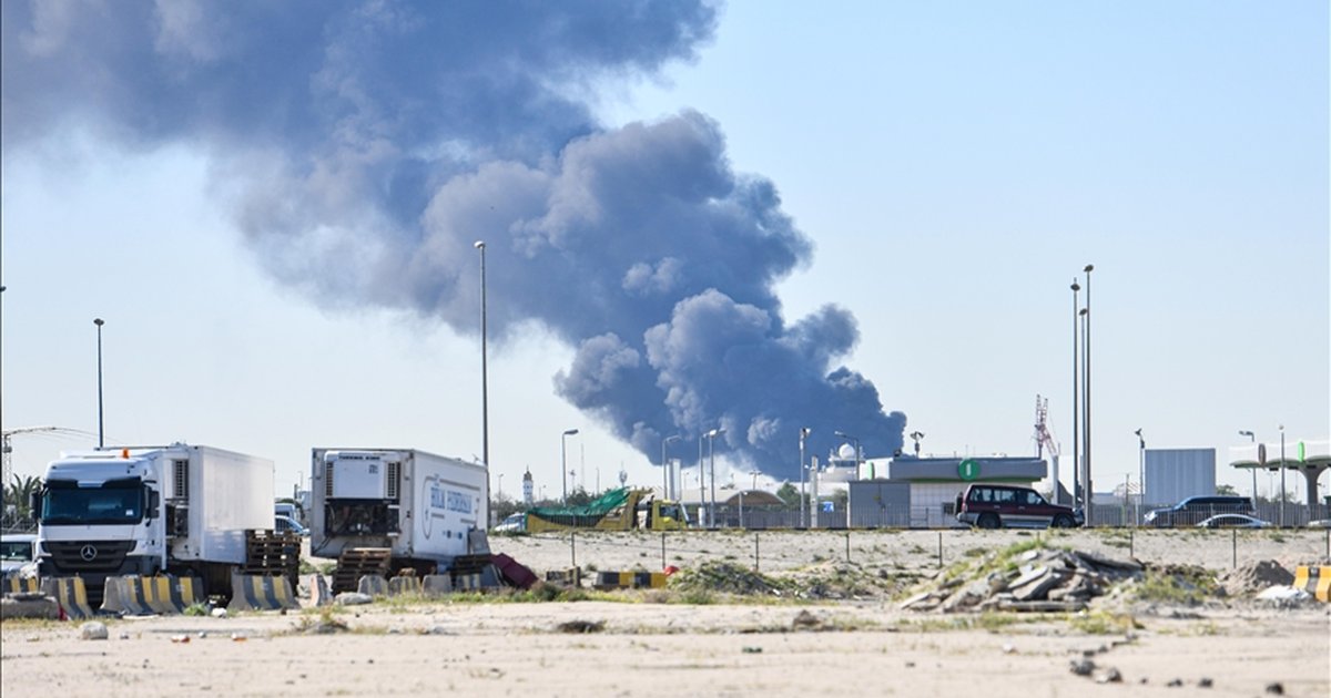 Kuveyt petrol rafinerisinde İHA saldırısı sonucu yangın