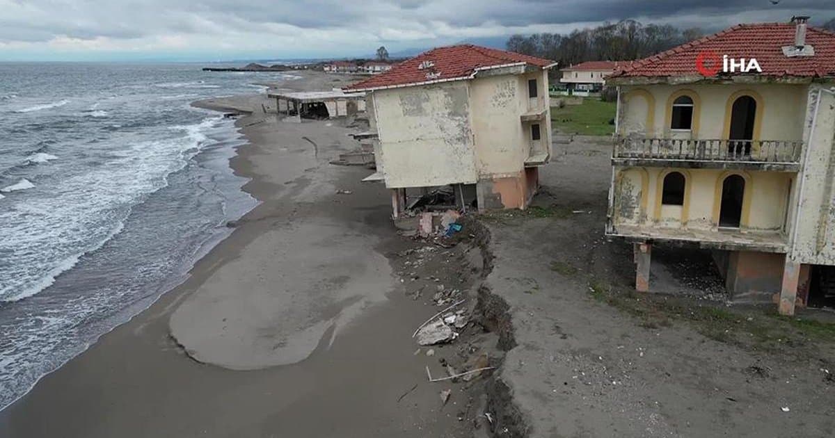 Kıyı Erozyonu Tatil Evlerini Tehlike Altına Aldı