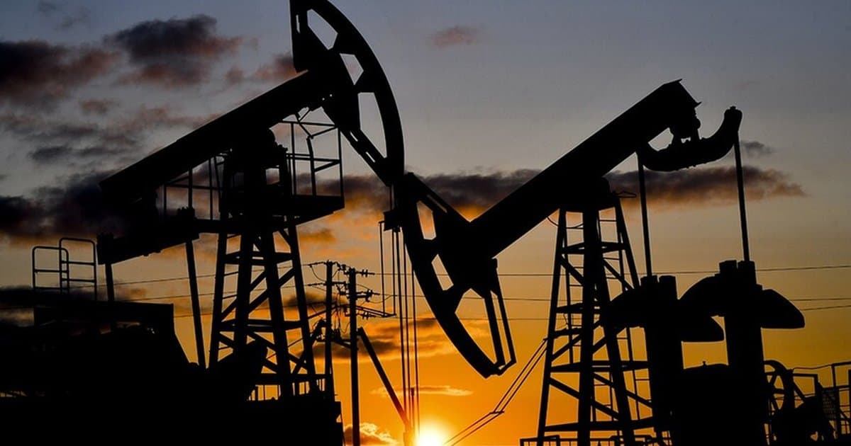 OPEC'in günlük ham petrol üretimi martta 7,9 milyon varil azaldı