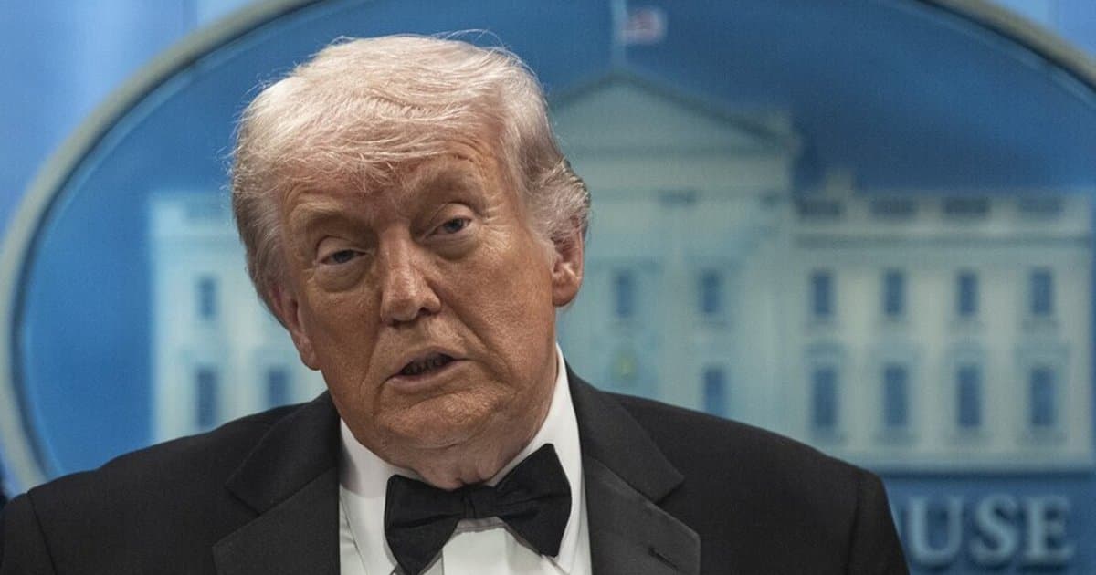 Trump, Powell'ın Fed'de kalıp kalmamasını umursamıyor
