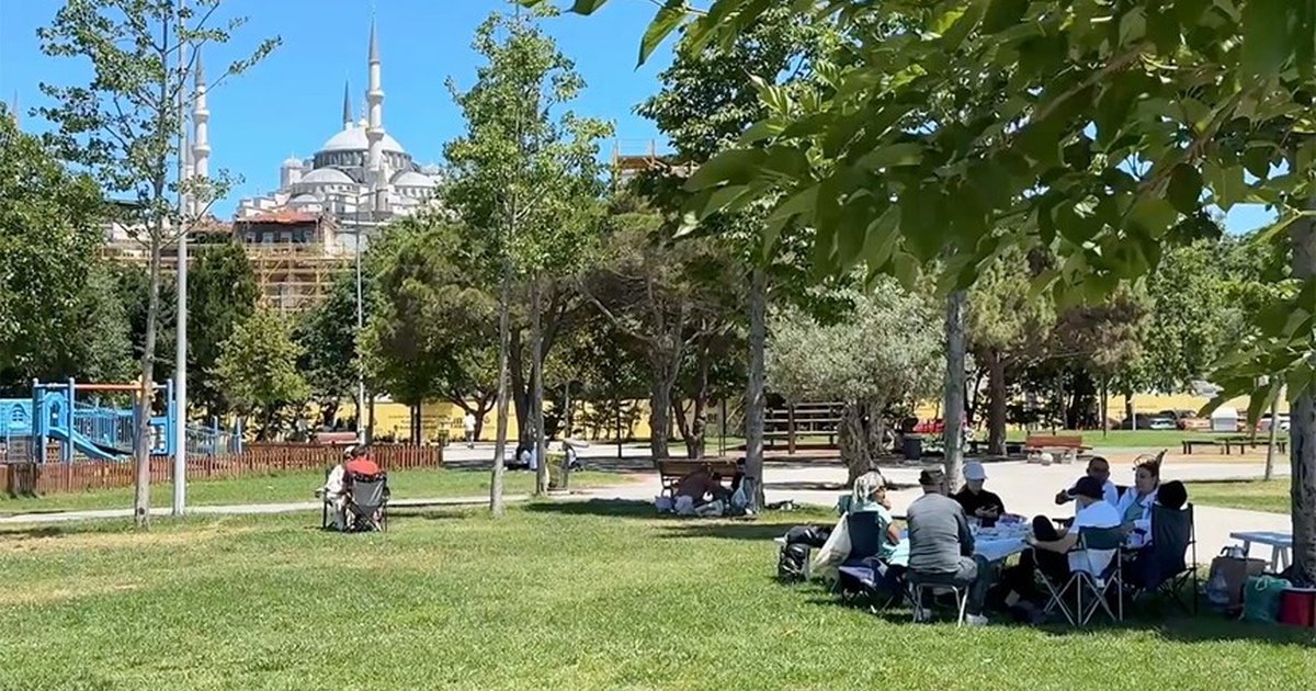 İstanbul'da sıcak hava vatandaşları sahillere çekti