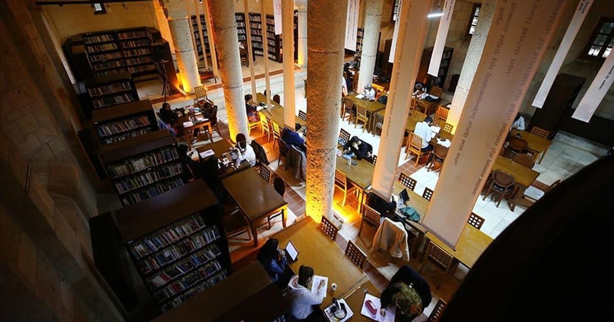 Tarihi kilisede kütüphane 65 bin ziyaretçi ağırladı