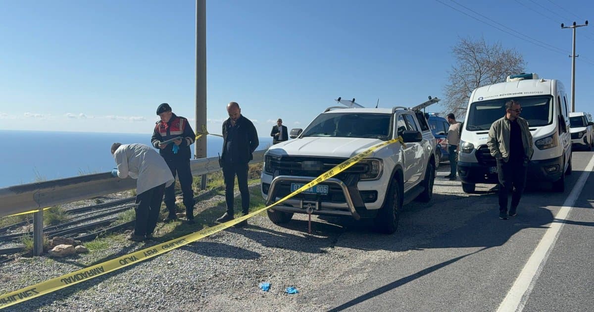 Antalya'da yol kenarında ölü bulunan kadın olayında eşi gözaltına alındı