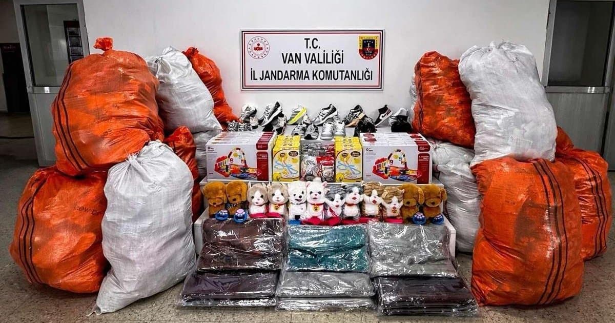 Van'ın Başkale ilçesinde büyük kaçak eşya operasyonu