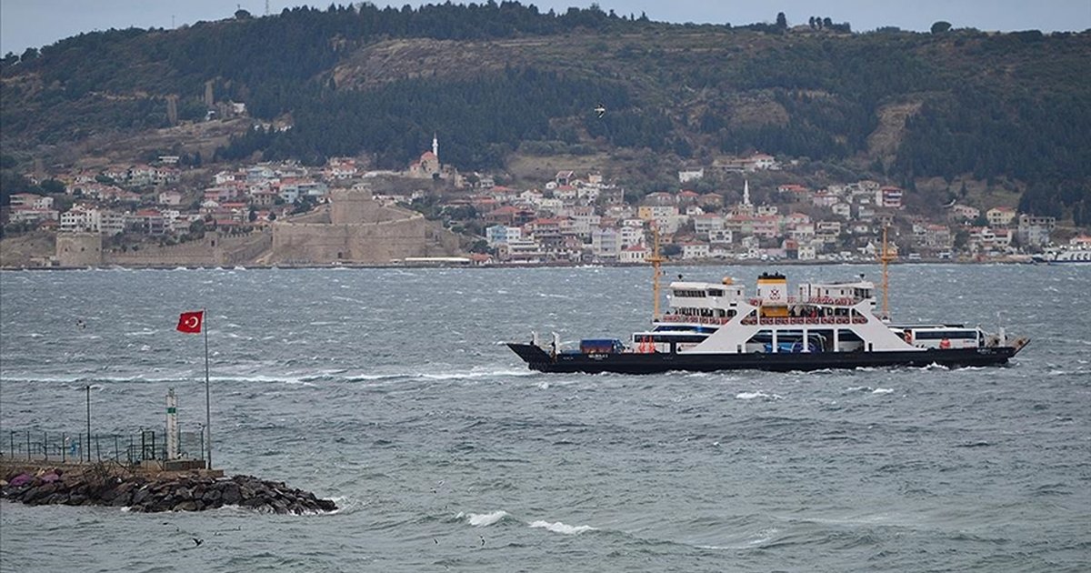 Gökçeada ve Bozcaada feribot seferleri fırtına nedeniyle iptal