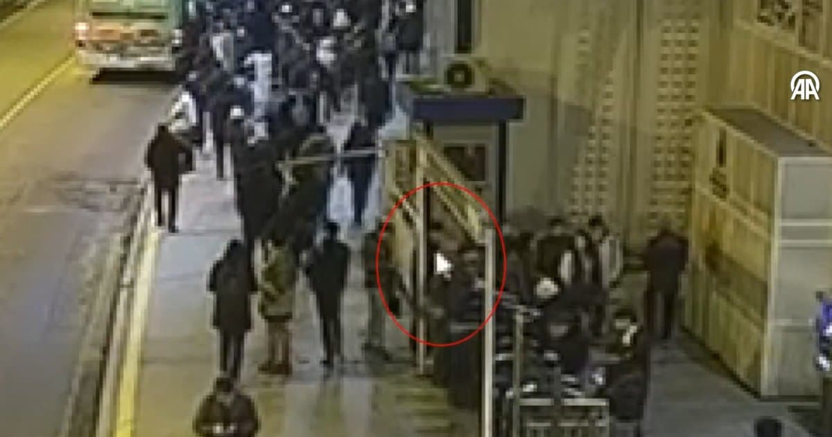 Zincirlikuyu'da metrobüs durağını mesken tutan hırsız yakalandı