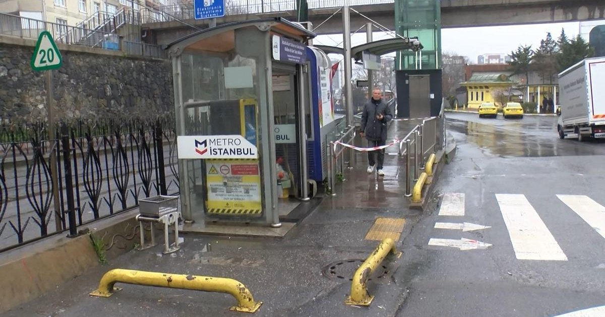 Zeytinburnu'nda tramvay arızası; yolcular yürümek zorunda kaldı