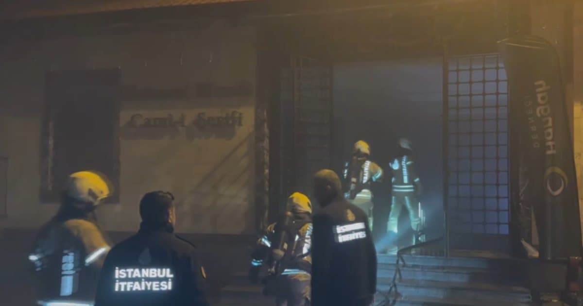 Camide gece yarısı yangın çıktı, itfaiye söndürdü