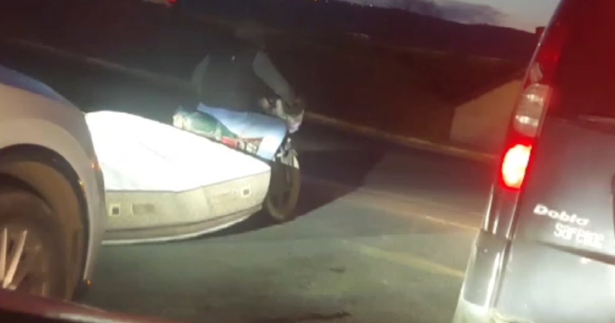 Motosikletle Yatak Taşıma Kazası Tekirdağ'da