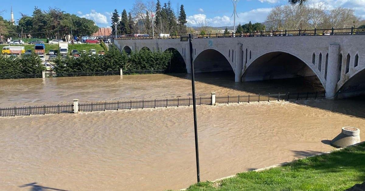 Çanakkale'de sağanak taşkın getirdi