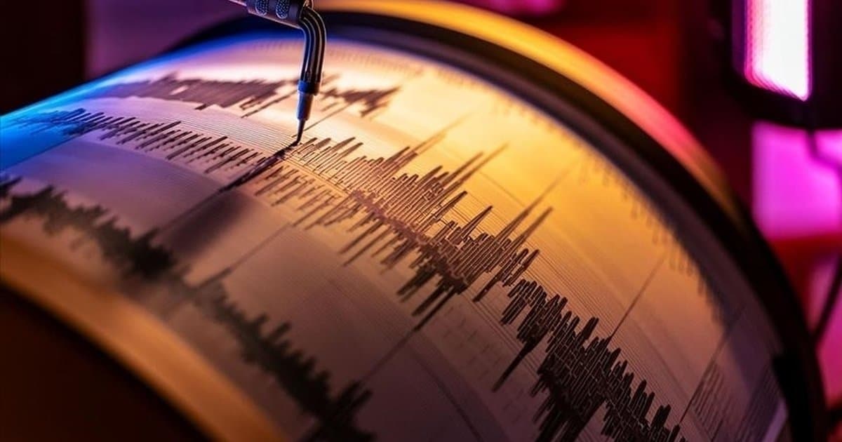 Endonezya'da 7,4 büyüklüğünde deprem