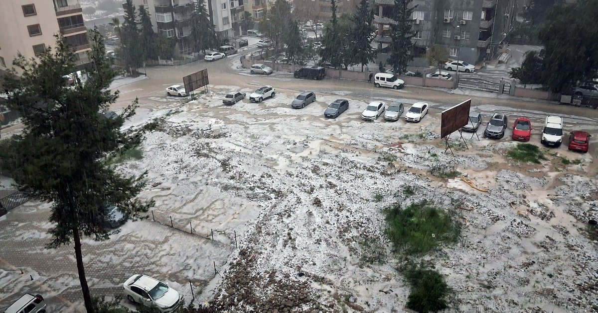 Adana'da sağanak ve dolu etkili oldu