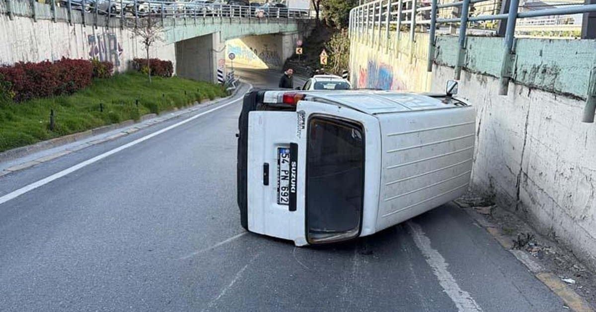 İstanbul Beyoğlu'nda hafif ticari araç kazası