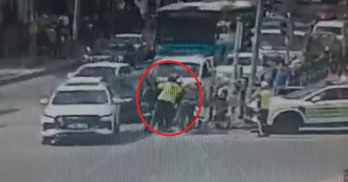 Motokurye polislerin 'heimlich' manevrası ile hayata tutundu
