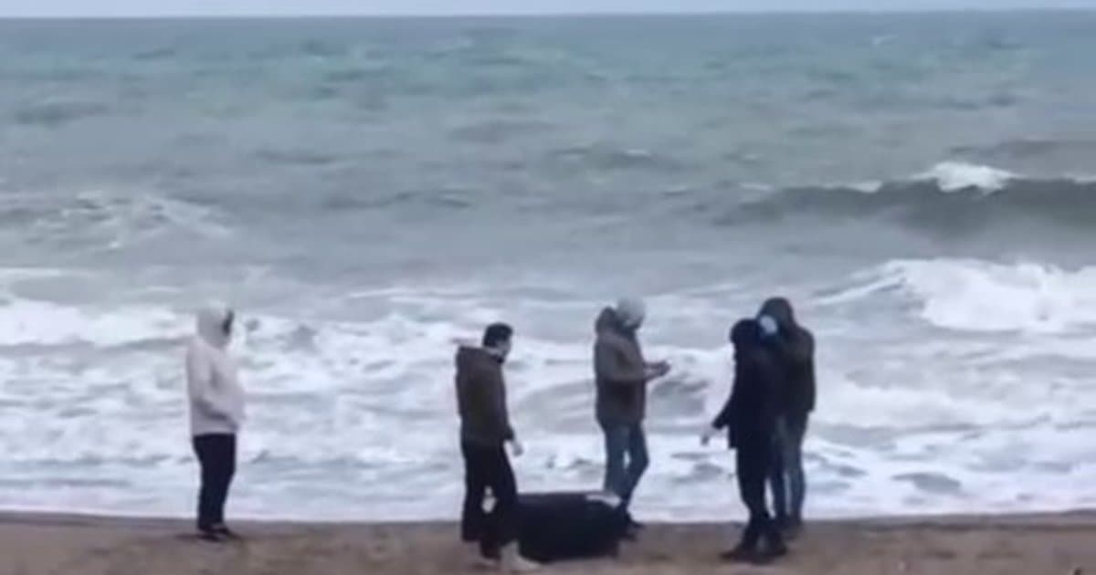 Karasu sahilinde uyuşturucu bulundu