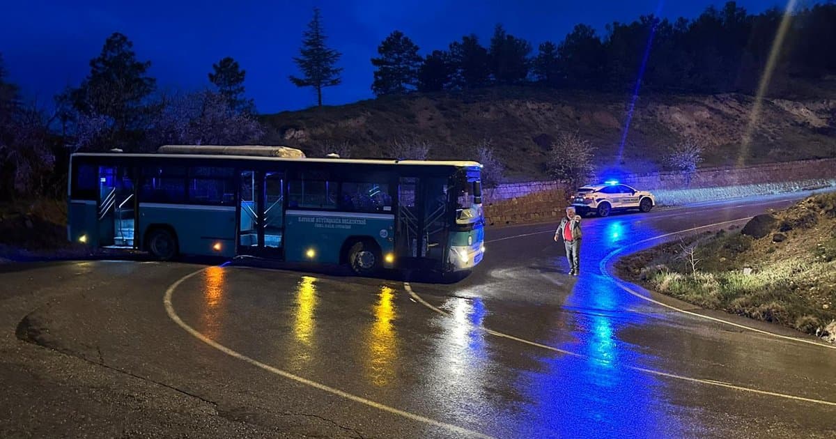 Kayseri'de Alkollü Sürücü Halk Otobüsüyle Kaza Yaptı
