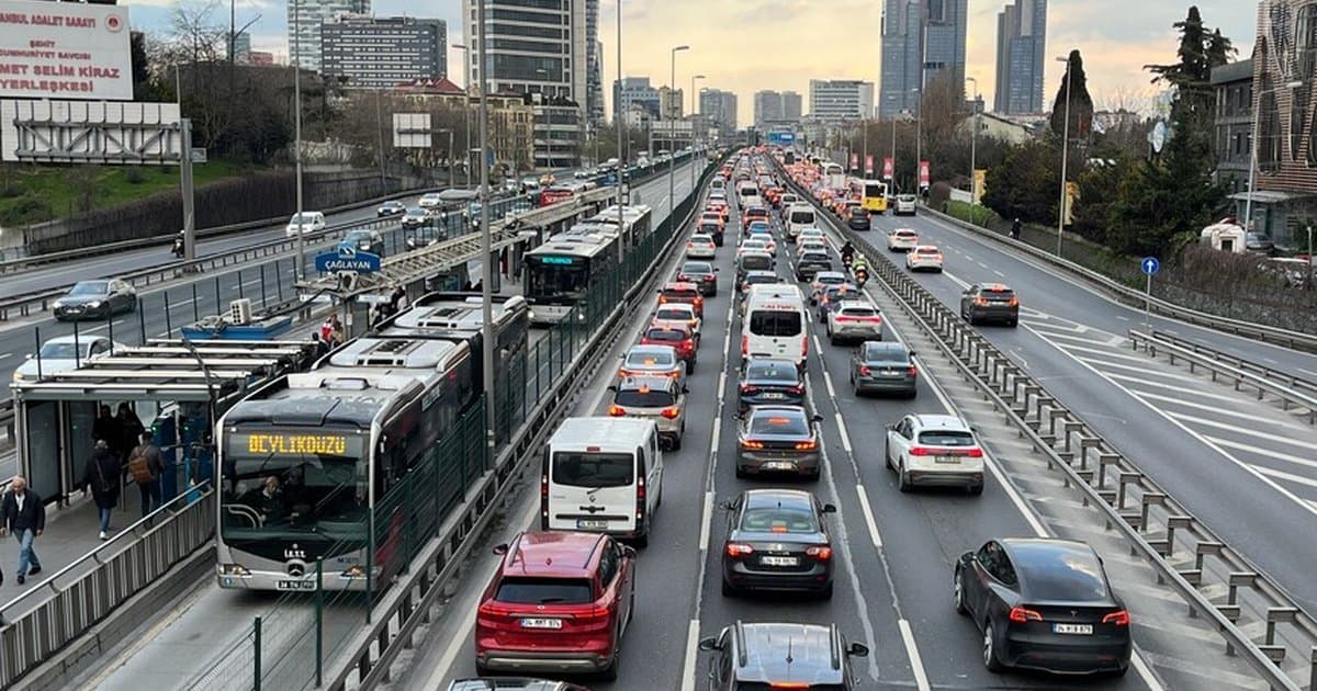 İstanbul'da Akşam Saatlerinde Trafik Yoğunluğu