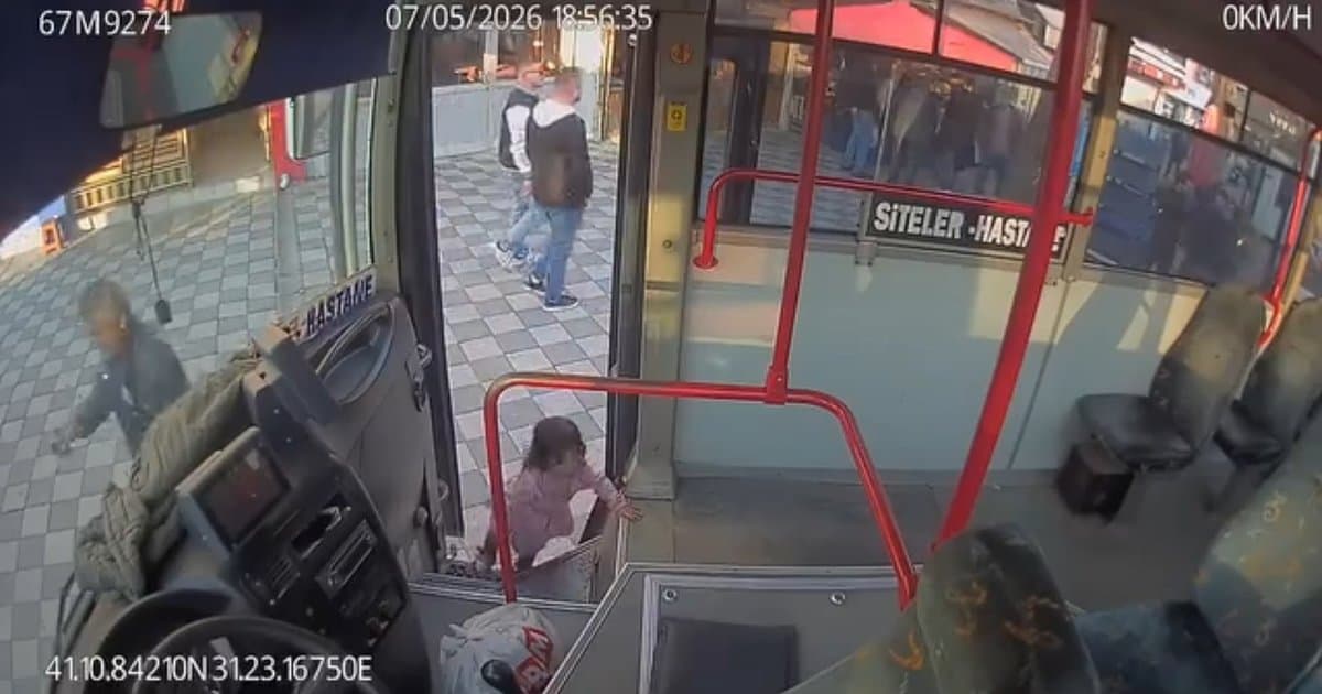 2 yaşındaki çocuk otobüse bindi, şoför ağlayınca fark etti