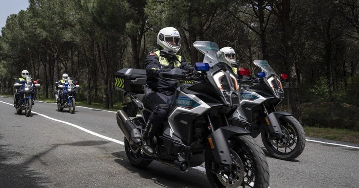 Jandarma ve engelli sporcudan trafik kazası farkındalık çalışması