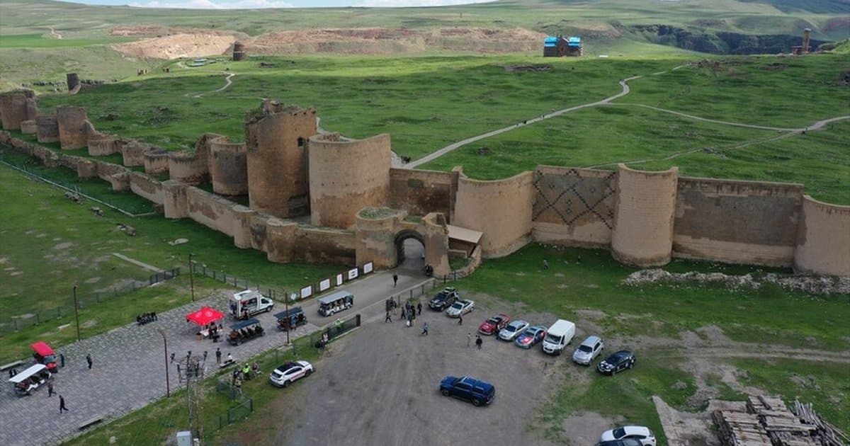Doğu-Batı Dostluk ve İpek Yolu Rallisi Kars'a ulaştı