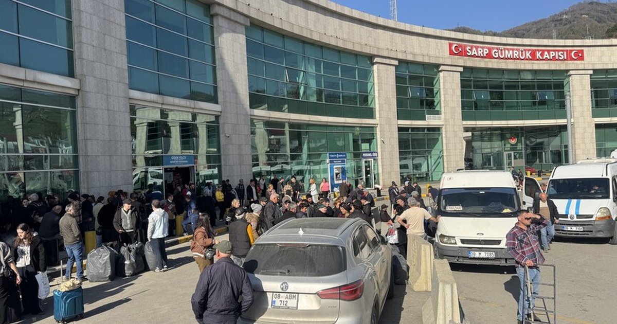 Sarp Sınır Kapısı'nda Kurban Bayramı yoğunluğu