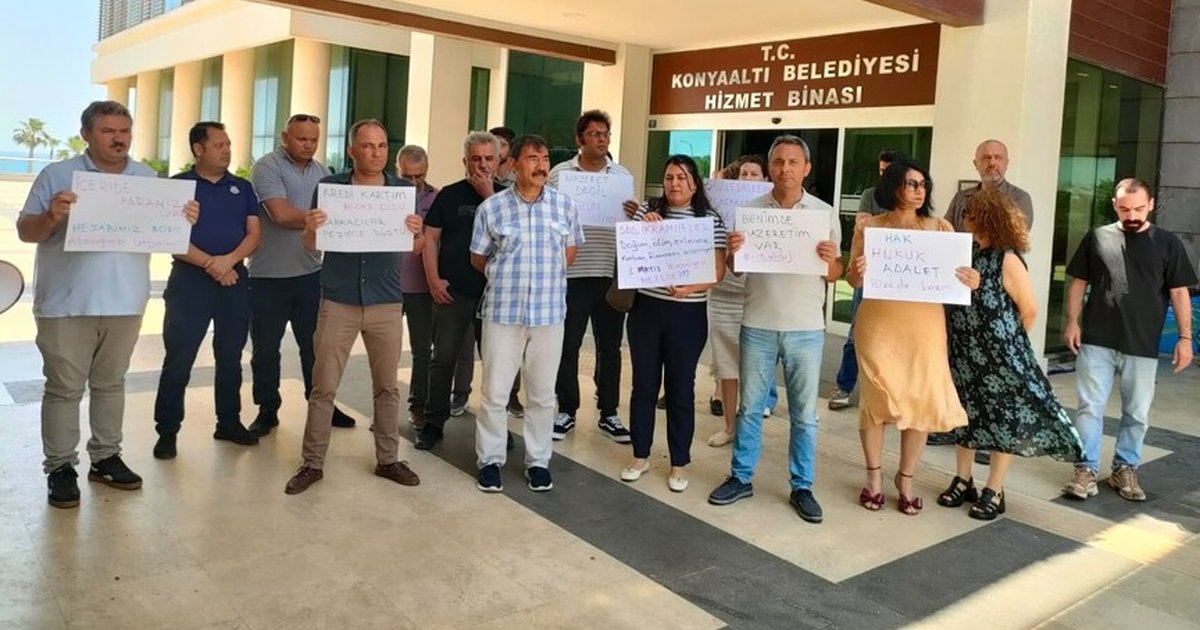 Konyaaltı Belediyesi memurları ikramiye eylemi yaptı