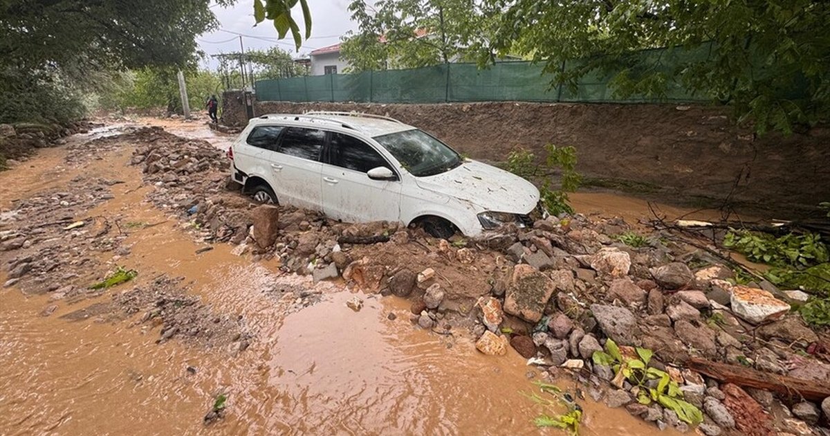 Niğde'de sele kapılan araçlarda 1 kişi öldü, 5 kişi yaralandı