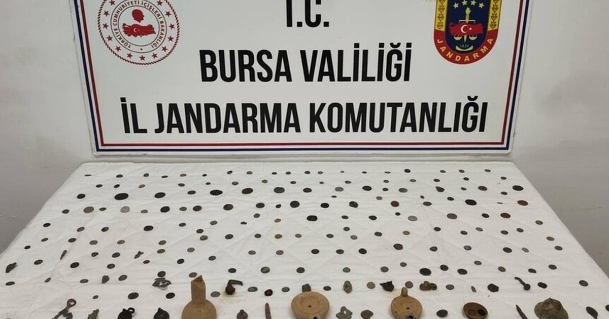 Bursa'da tarihi eser operasyonu: 202 sikke ele geçirildi