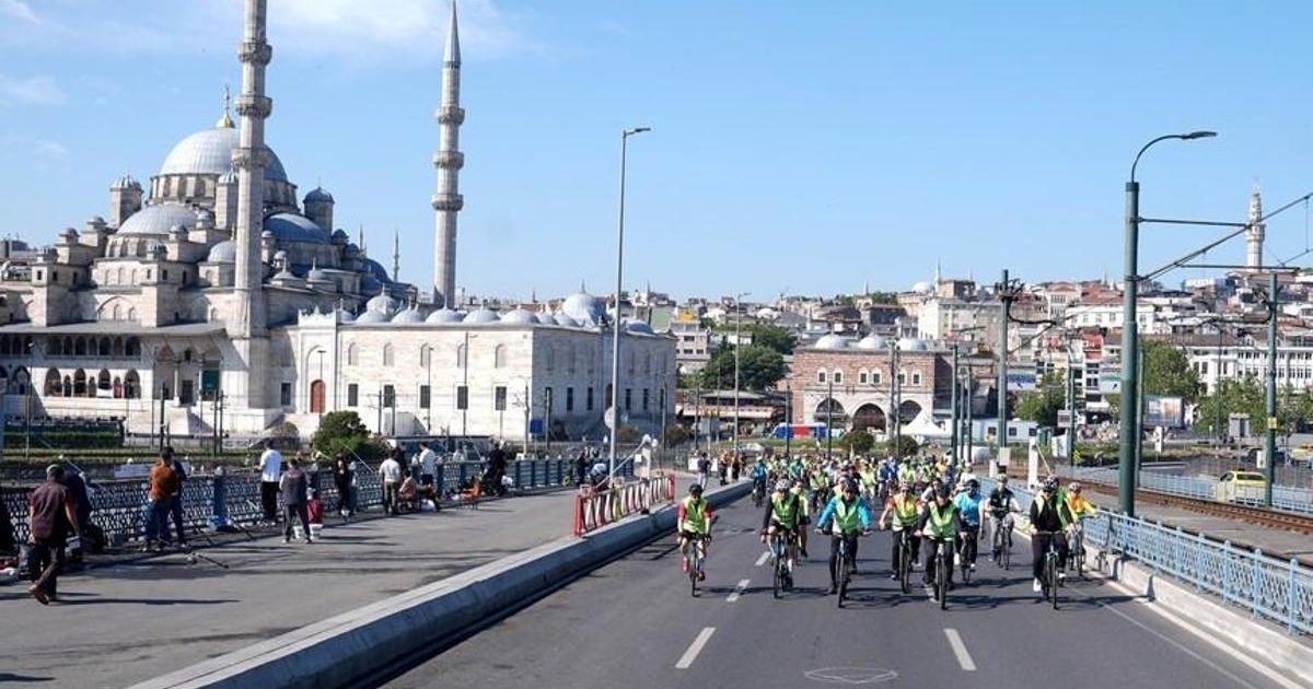 İstanbul'da 3 ilçede bazı yollar pazar günü trafiğe kapatılacak