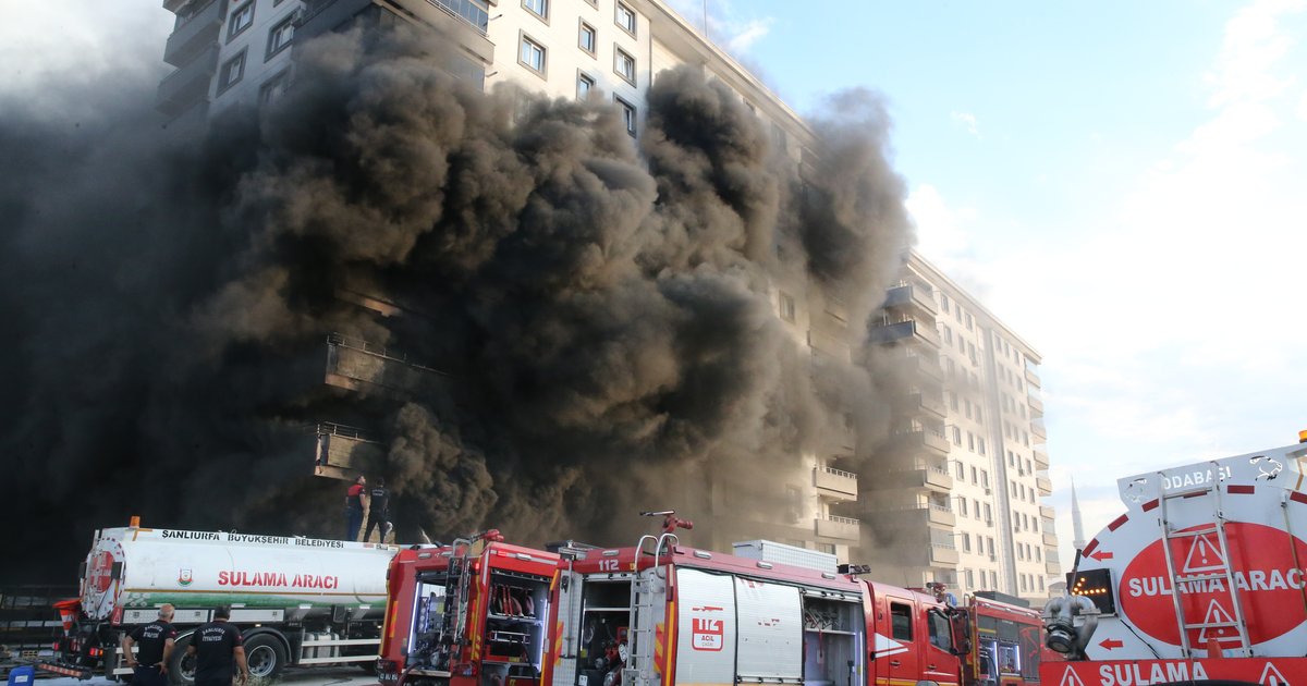 Şanlıurfa'da 10 katlı binada yangın
