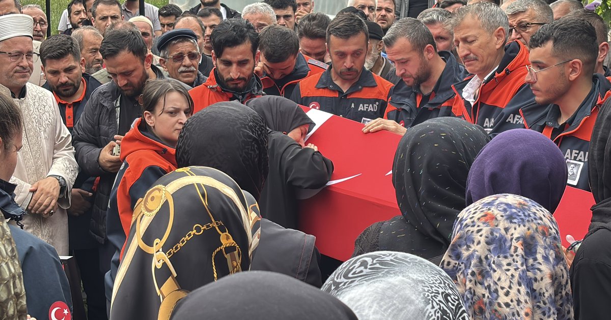 AFAD personeli Ömer Faruk Özkan memleketi Bolu'da son yolculuğuna uğurlandı