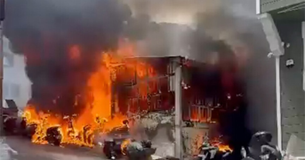 İstanbul Fatih'te motosiklet tamirhanesinde yangın