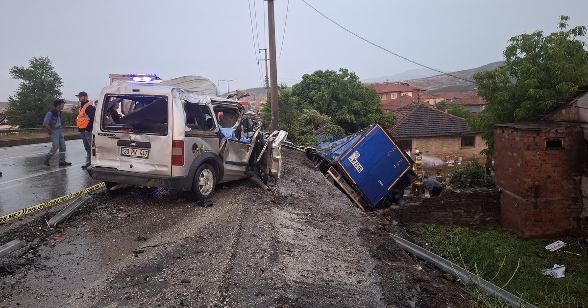 Kula'da Zincirleme Kaza: 2 Ölü, 4 Yaralı