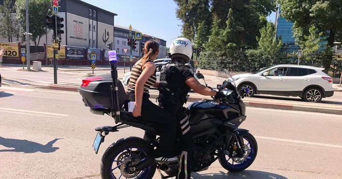 Motosikletli polis öğrenciyi sınava yetiştirdi