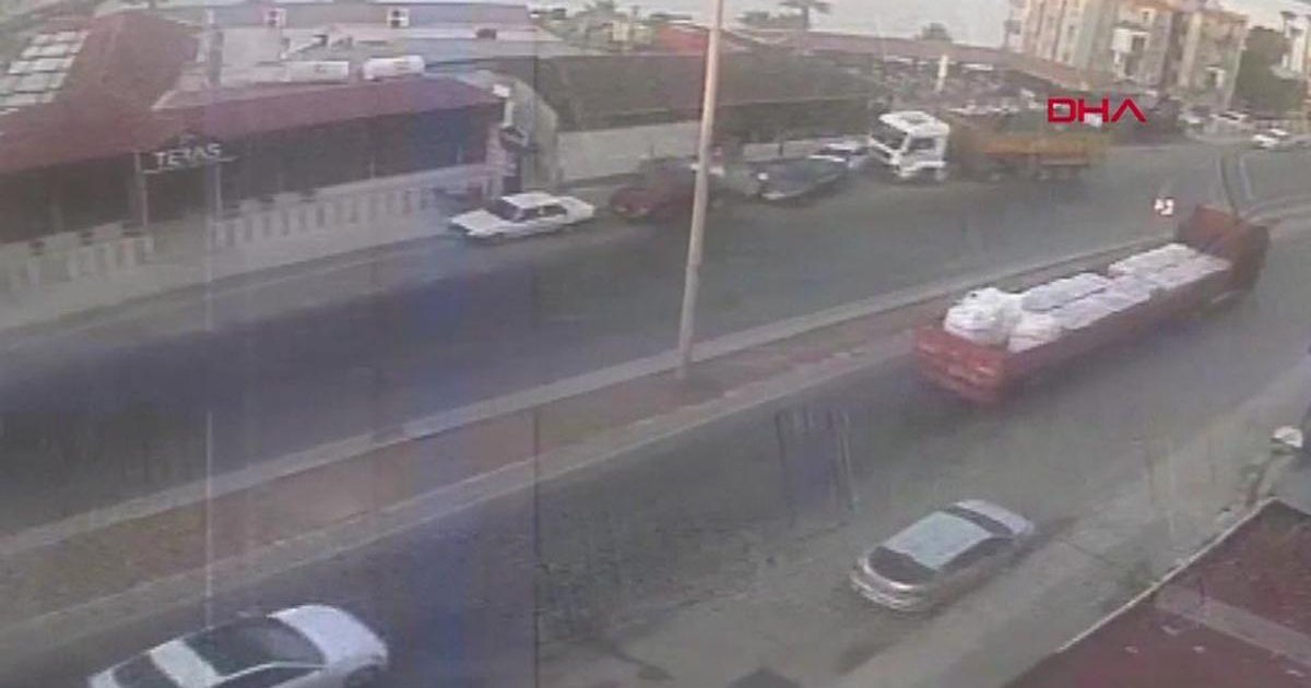 Mersin Silifke'de hafriyat kamyonu kazası
