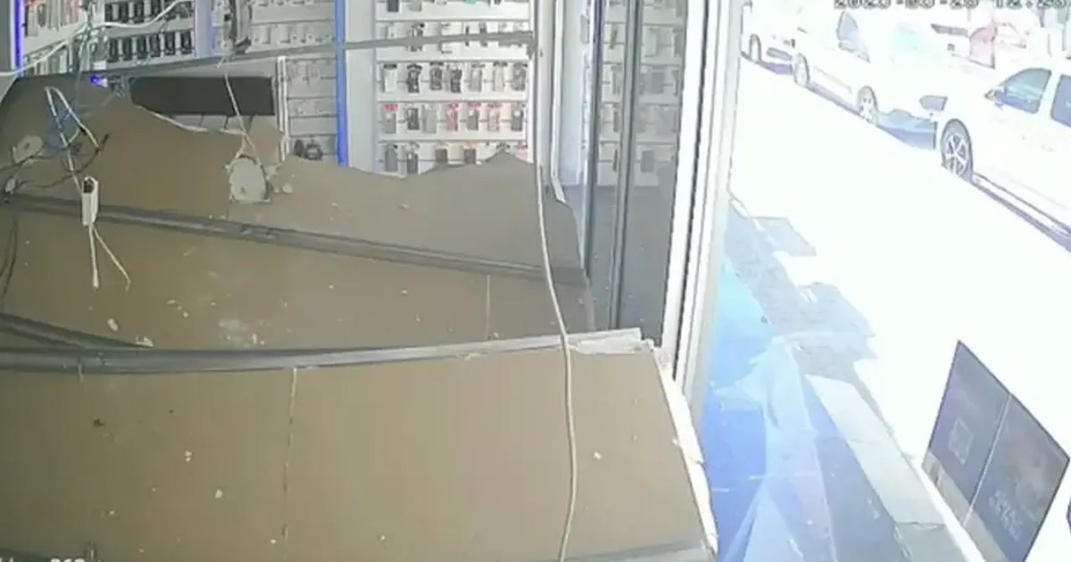 Adana'da iş yeri asma tavan çöktü